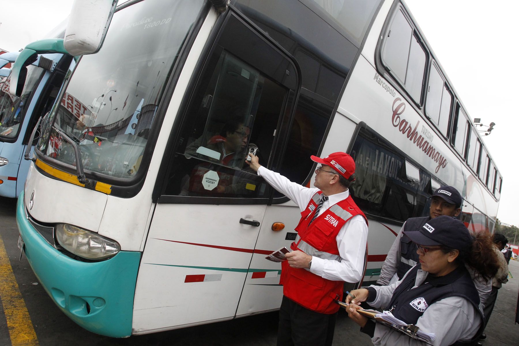 La Superintendencia de Transporte Terrestre de Personas, Carga y Mercancías (Sutran), conjuntamente con otras instituciones, lanzaron la campaña “Viaje Seguro Fiestas Patrias 2012”, Foto: ANDINA/Carlos Lezama.