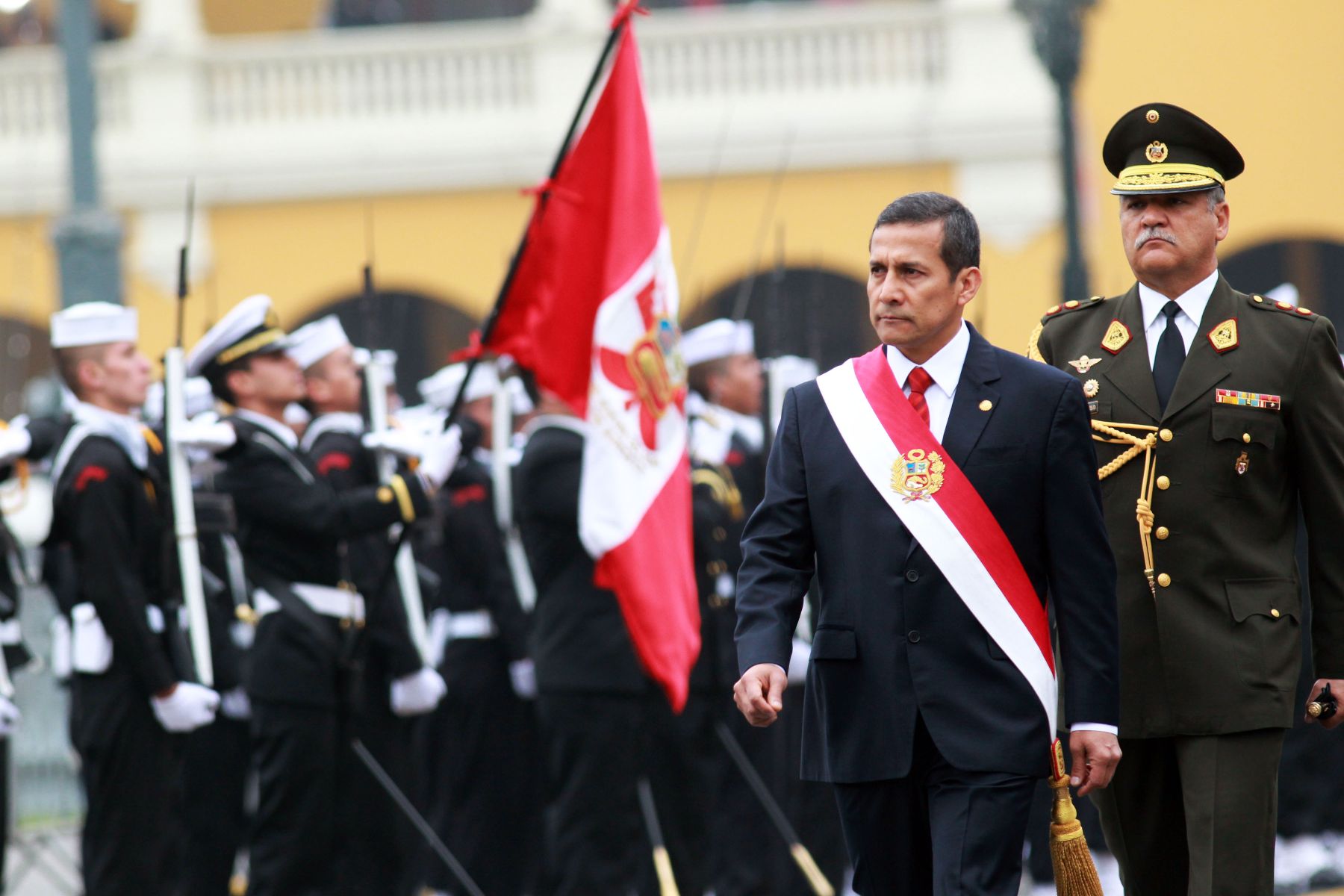 El Presidente Ollanta Humala pasa revista a la tropa y se dirige  a la Catedral de Lima para asistir a la tradicional Misa y Te Deum. Foto: ANDINA/Prensa Presidencia.