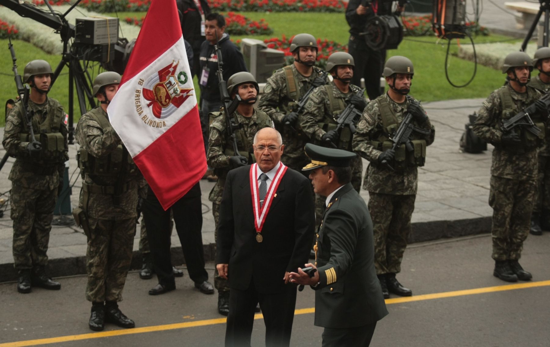 El presidente del Poder Judicial, César San Martín, llega a la Catedral de Lima donde se celebra la tradicional misa Te Deum.Foto: ANDINA/Juan Carlos Guzmán Negrini.
