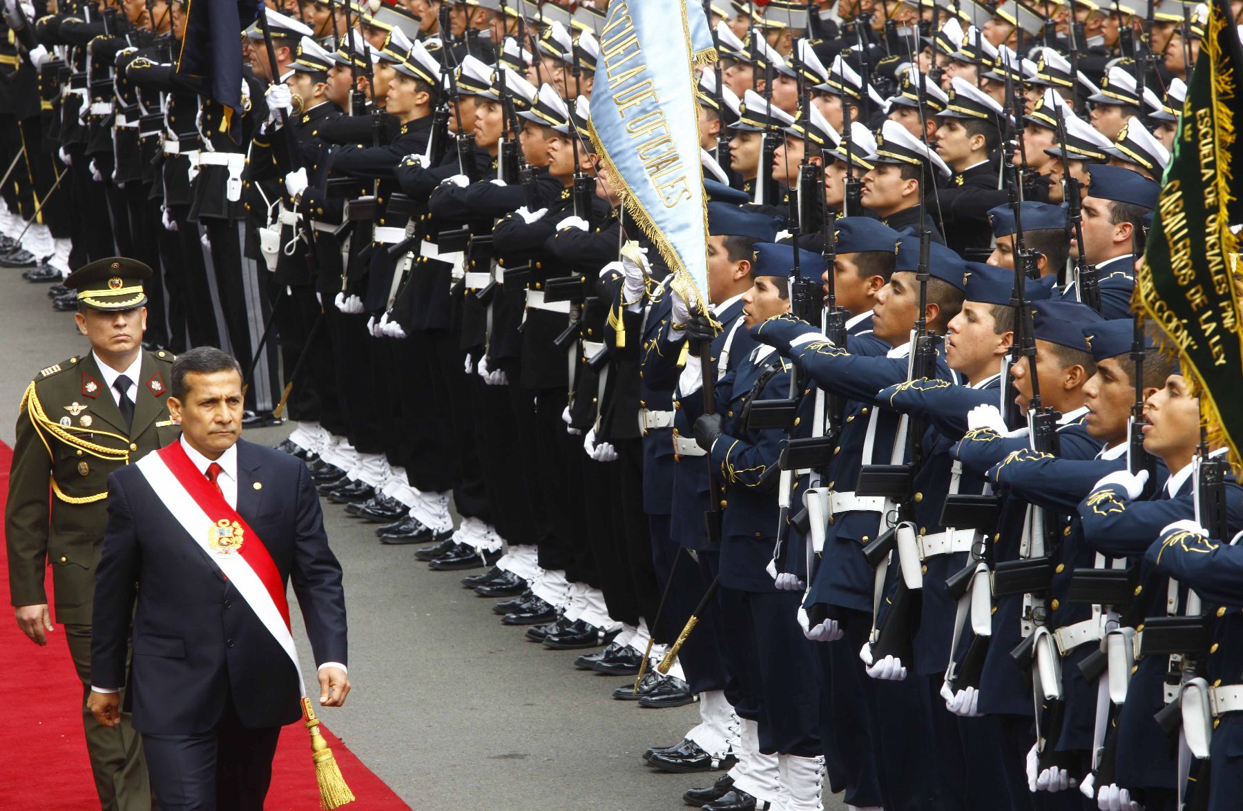 El Presidente de la República Ollanta Humala ingresa al Congreso a emitir mensaje a la nación.
Foto: ANDINA/archivo