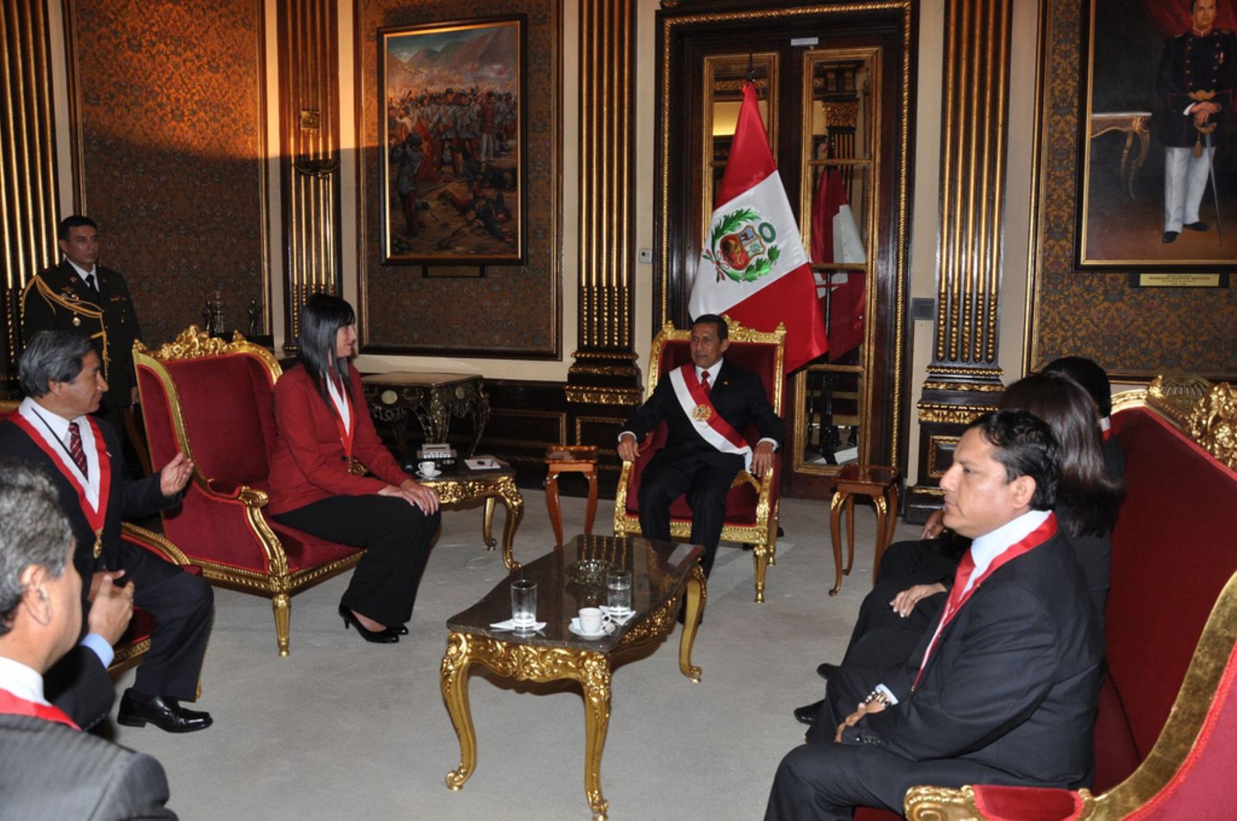 Presidente Ollanta Humala recibió a Comisión de Anuncio del Congreso que llegó a Palacio de Gobierno para invitarlo a acudir a la sede del Poder Legislativo para dar su mensaje a la nación.