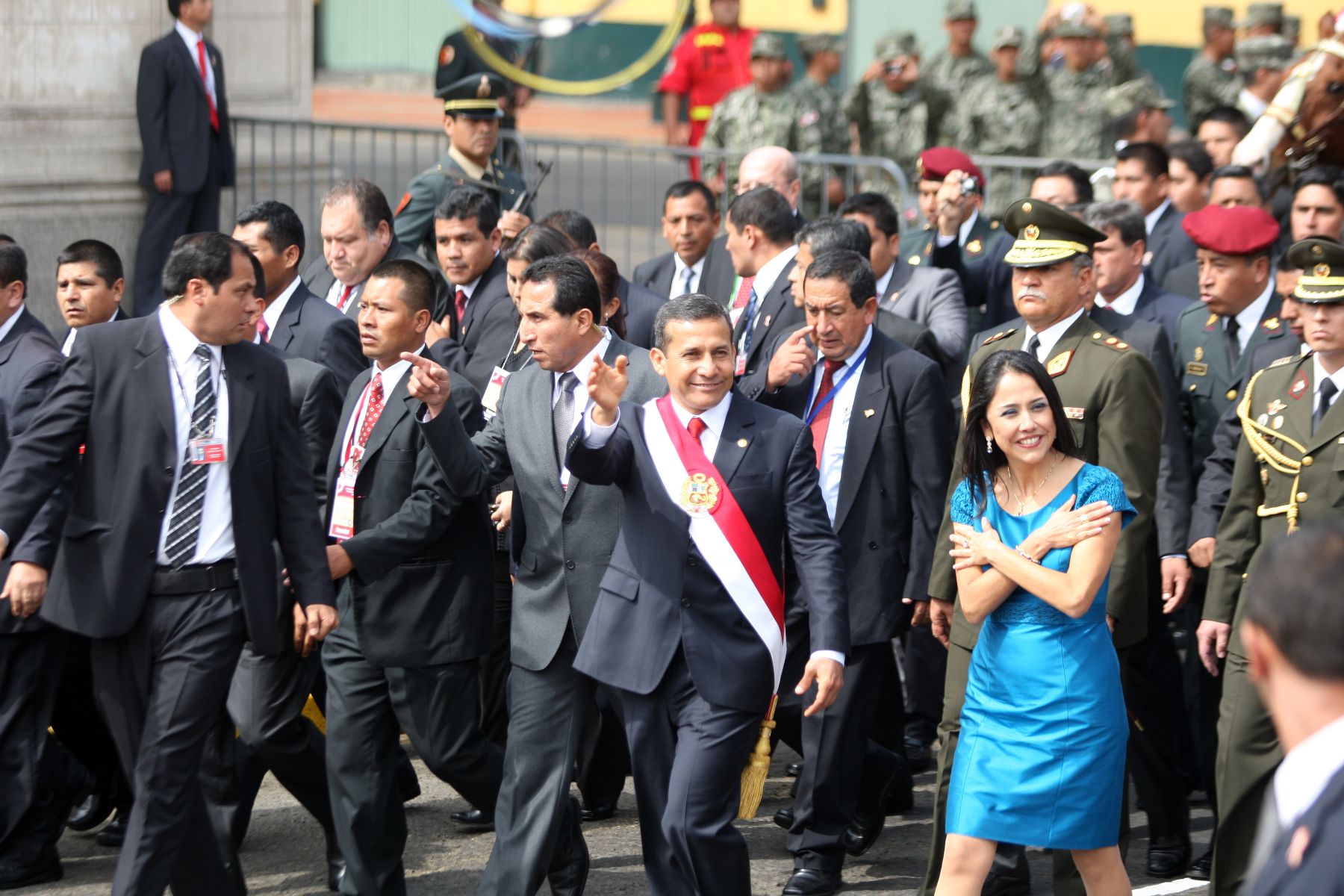 Presidente de la República Ollanta Humala y la Primera Dama, Nadine Heredia, retornan a Palacio de Gobierno, después del mensaje a la nación del jefe de Estado desde el Congreso.Foto: ANDINA/Héctor Vinces
