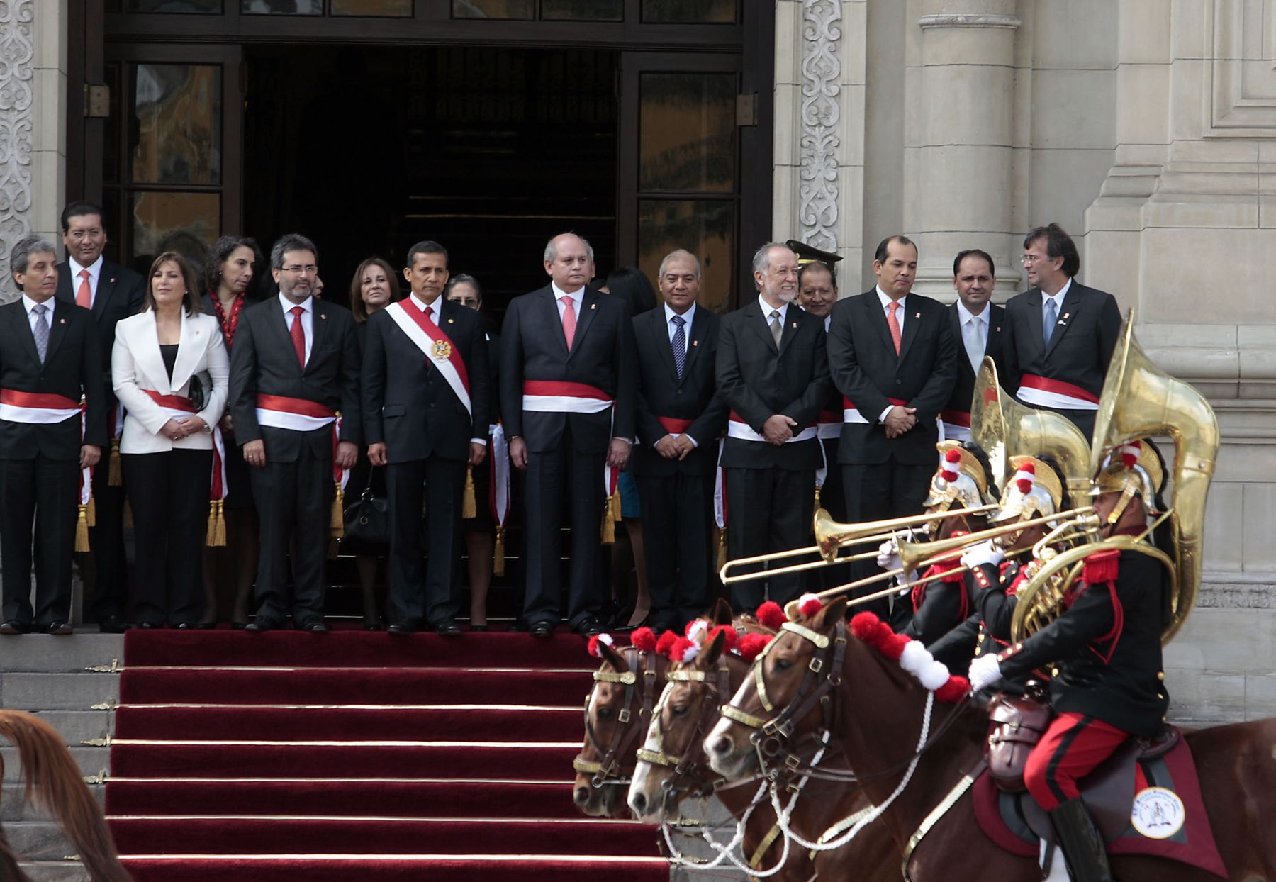 Jefe de estado Ollanta Humala junto a su Gabitete llegan a Palacio de Gobierno.Foto: ANDINA/Jack Ramón
