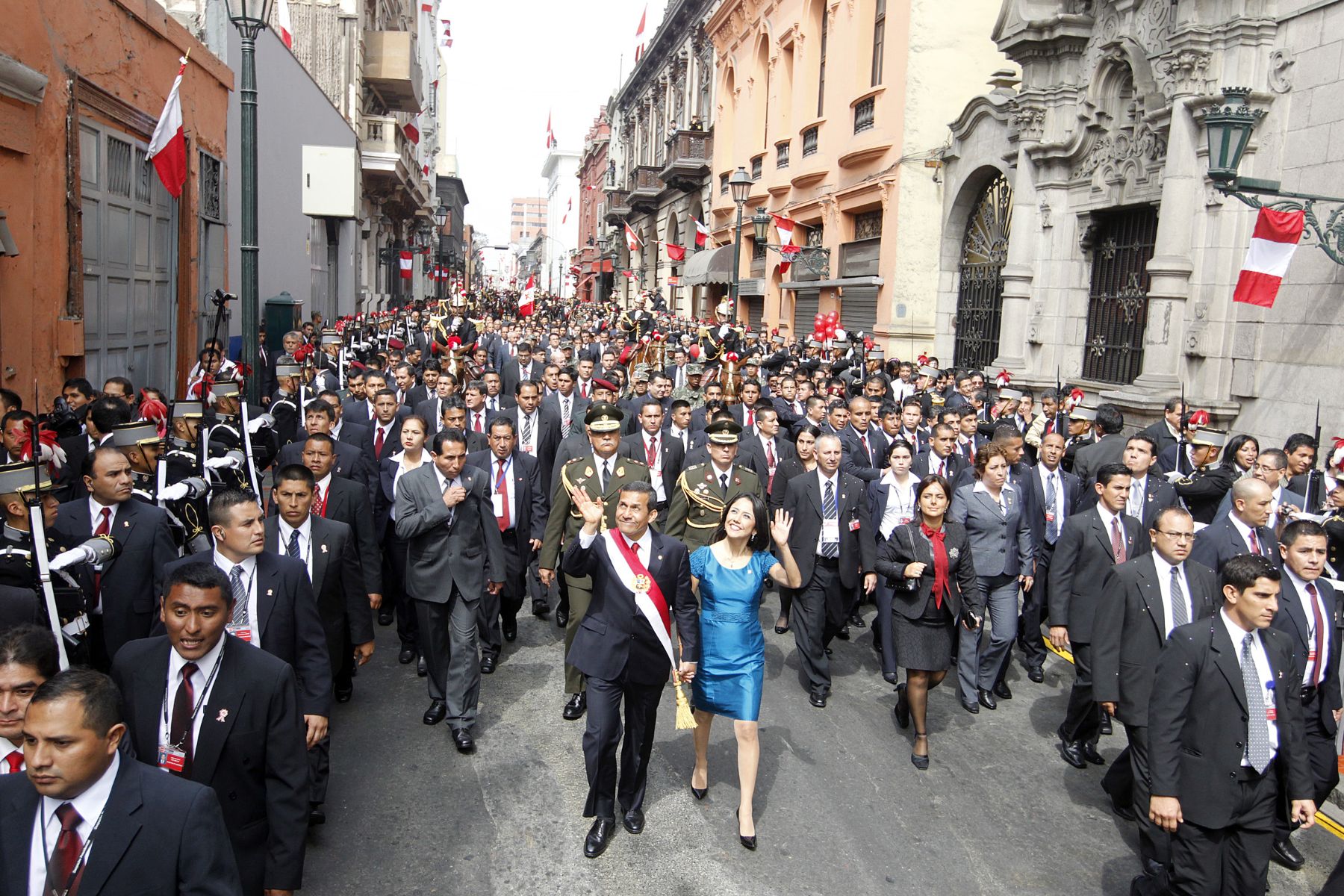 Presidente Ollanta Humala rumbo a Palacio de Gobierno.

Foto: ANDINA/Luis Iparraguirre