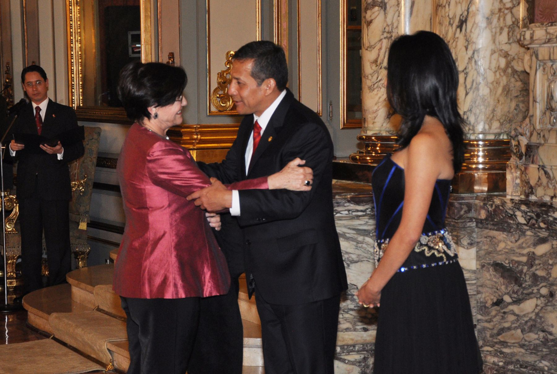 Presidente de la República Ollanta Humala recibe el saludo de autoridades nacionales, con ocasión del 191 aniversario de la independencia nacional. Foto: ANDINA/Presidencia