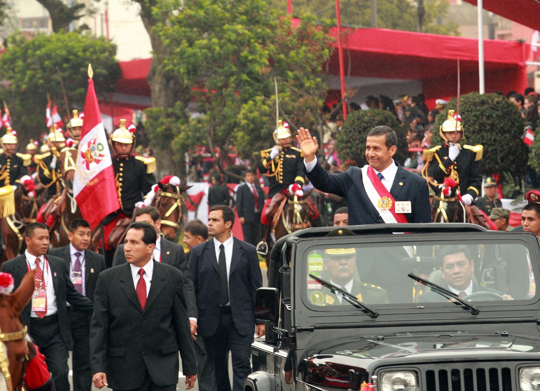 El Presidente de la Republica  Ollanta Humala llega al estrado principal para Desfile Cívico Militar. Foto:ANDINA / Prensa Presidencia.