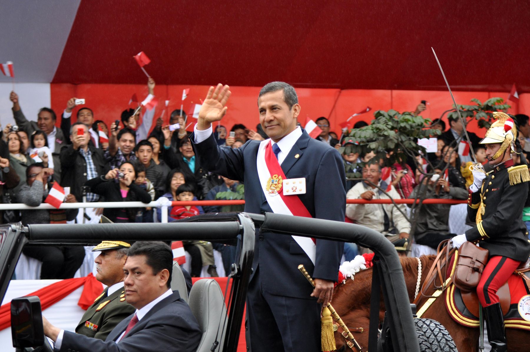 El Presidente de la Republica  Ollanta Humala llega al estrado principal para Desfile Cívico Militar. Foto:ANDINA / Prensa Presidencia.