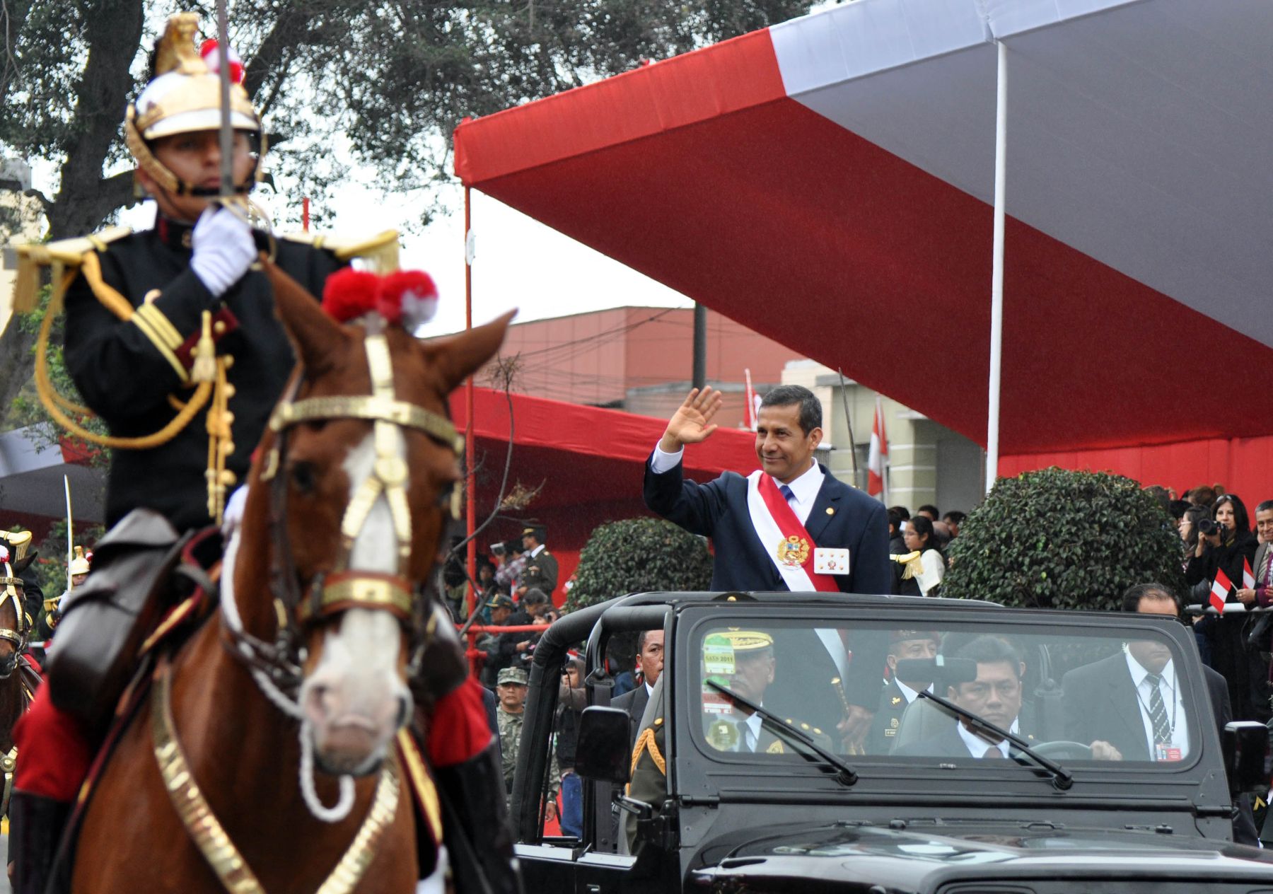 El Presidente de la Republica  Ollanta Humala llega al estrado principal para Desfile Cívico Militar. Foto:ANDINA / Prensa Presidencia.