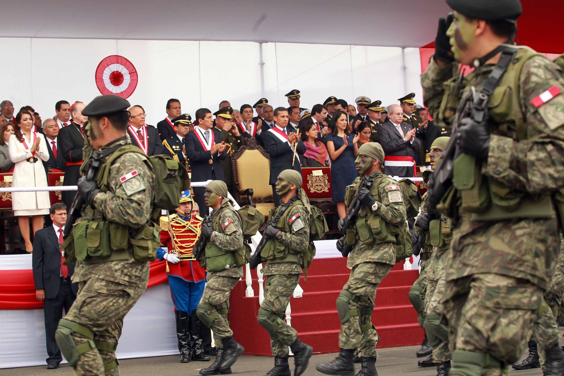 Desfile Cívico Militar en la avenida Brasil. Foto:ANDINA / Prensa Presidencia.