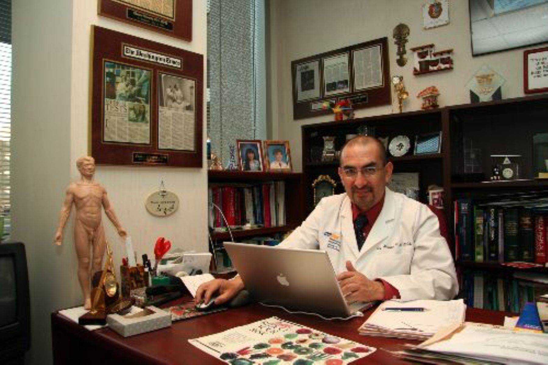 Médico oncólogo peruano Elmer Huerta, recibió distinción del gobierno de Estados Unidos. Foto: ANDINA/Difusión.