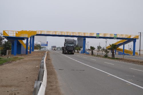Puente peatonal construido por Emape en la Panamericana Sur. Foto: Emape.