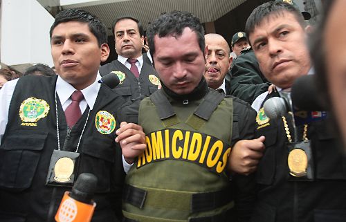 Ricardo Vásquez Mori, acusado por descuartizar a Enrique Armestar, fue trasladado esta mañana a la Fiscalía. Foto: ANDINA/Juan Carlos Guzmán Negrini.