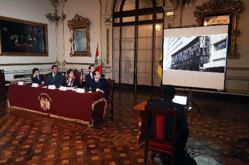 Alcaldesa Villarán lanza programa "Adopta un árbol 2012".