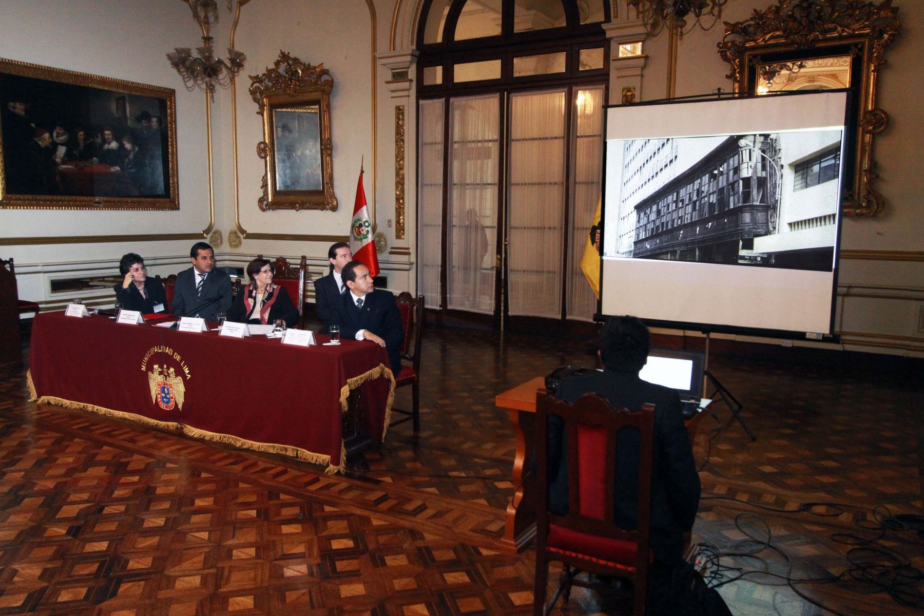 Alcaldesa Villarán lanza programa "Adopta un árbol 2012".