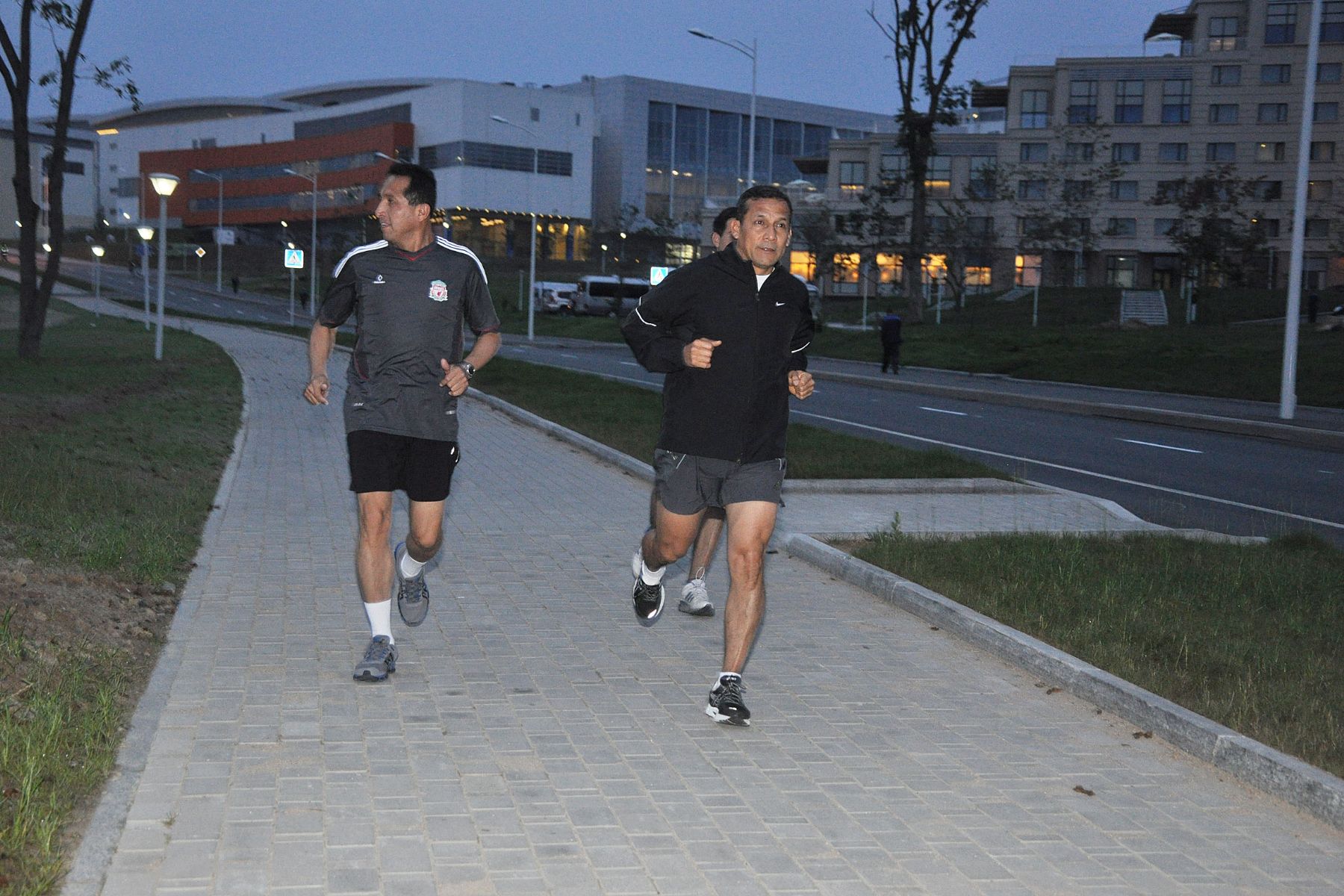 El presidente de la República, Ollanta Humala Tasso, inició hoy sus actividades en Vladivostok, Rusia, realizando actividades deportivas en los campos  de la Universidad Federal del Lejano Este (Feful), donde se lleva a cabo la XX Cumbre APEC.