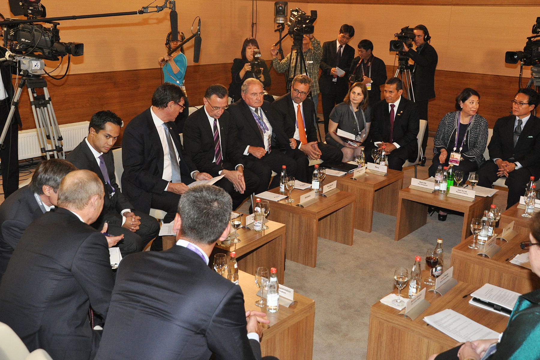 Presidente Ollanta Humala,participa en diálogo con los líderes de ABAC en el marco de la XX Cumbre APEC en Vladivostok. Foto:Andina/Prensa Presidencia.