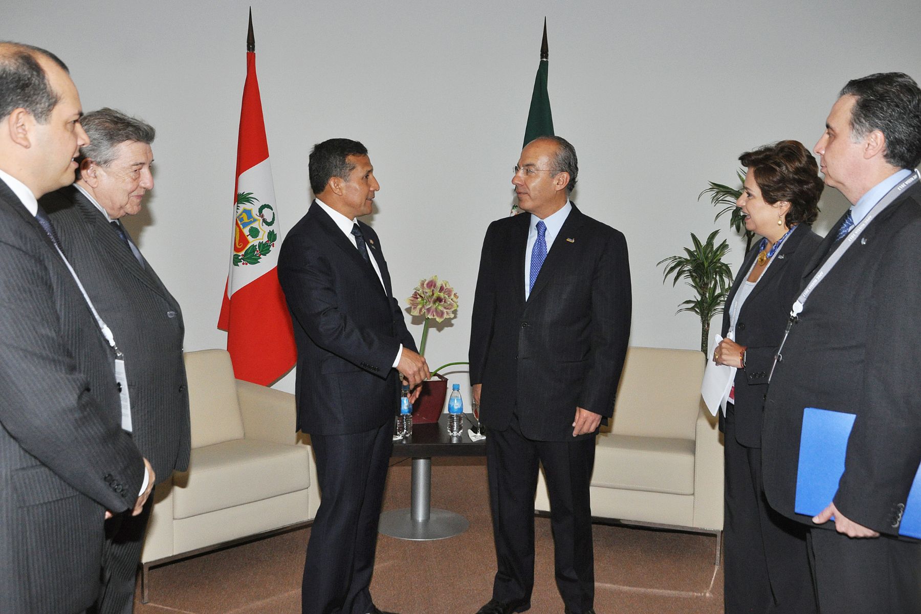 Presidente de la Republica Ollanta Humala sostuvo reunión con Fekipe  Calderon, Presidente de Mexico .En el marco de la XX Cumbre APEC en Vladivostok
.Foto: Andina/ Prensa Presidencia
