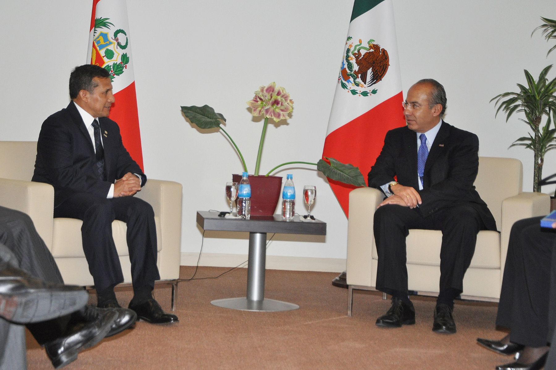 Presidente de la Republica Ollanta Humala , sostuvo reunión bilateral  con su homologo Felipe  Calderón Presidente de Mexico . .En el marco de la XX Cumbre APEC en Vladivostok.
Foto: Andina/ Prensa Presidencia