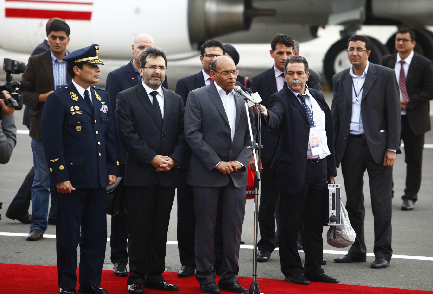CALLAO, PERÚ-SETIEMBRE 30. Llegada del Presidente de Tunez, Moncef Marzouki, quien fue recibido por el Premier , Juan Jiménez.Foto:ANDINA/archivo.