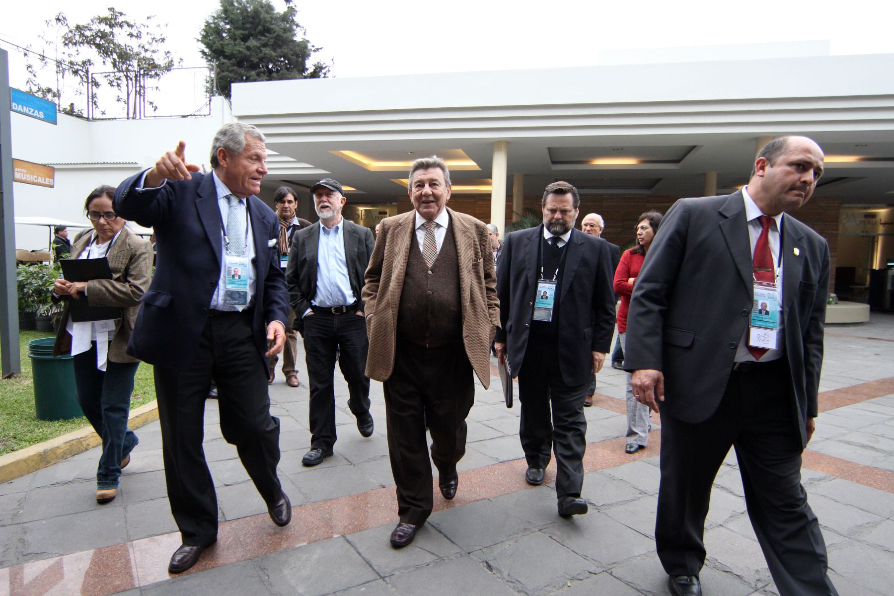El canciller Rafael Roncagliolo y el ministro de Cultura, Luis Peirano, inspeccionaron últimos detalles en el Museo de la Nación para el inicio de la III Cumbre de Jefes de Estado y de Gobierno de America del Sur y Países Árabes (ASPA). Foto: ANDINA/Marco del Río