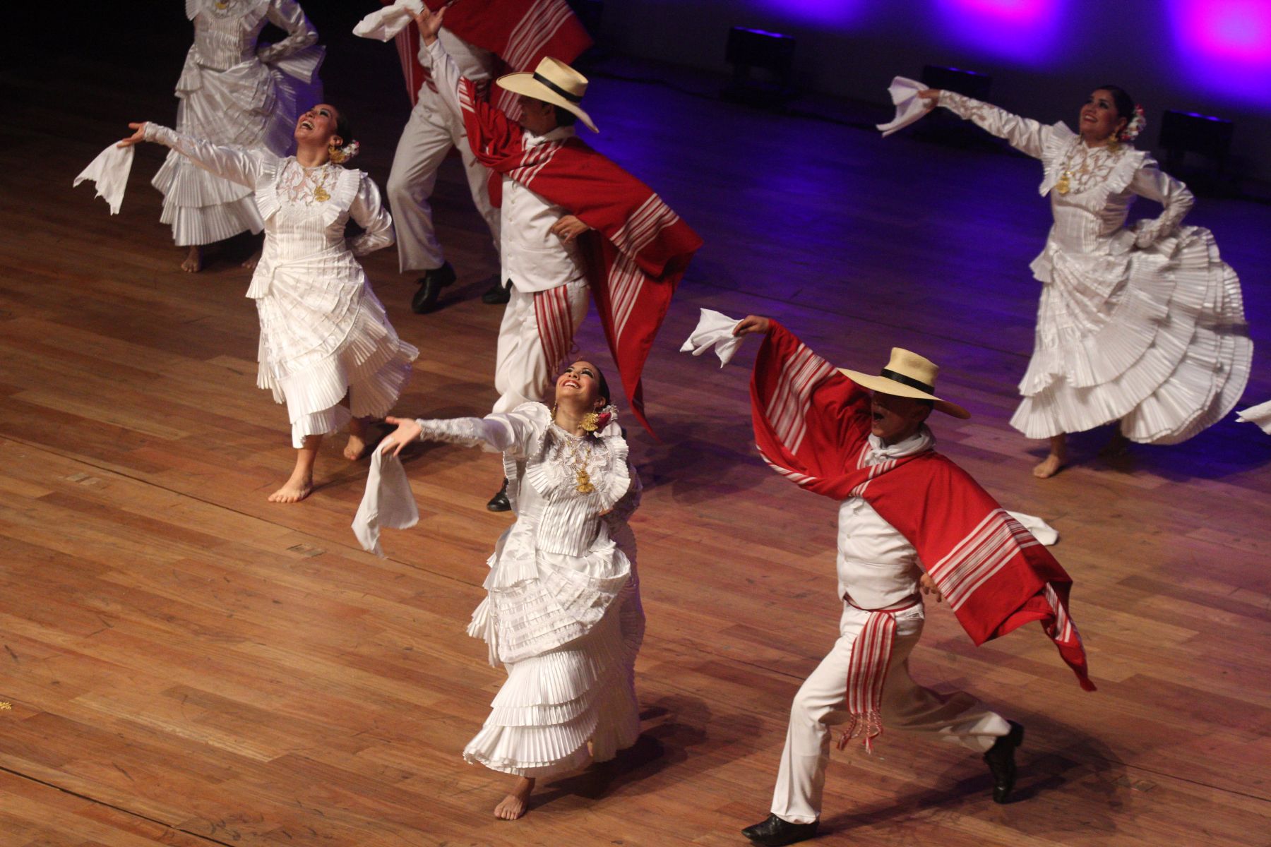 LIMA, PERU - OCTUBRE 01. Ceremonia cultural en el Gran Teatro de Lima, Foto: ANDINA/Marco del Río