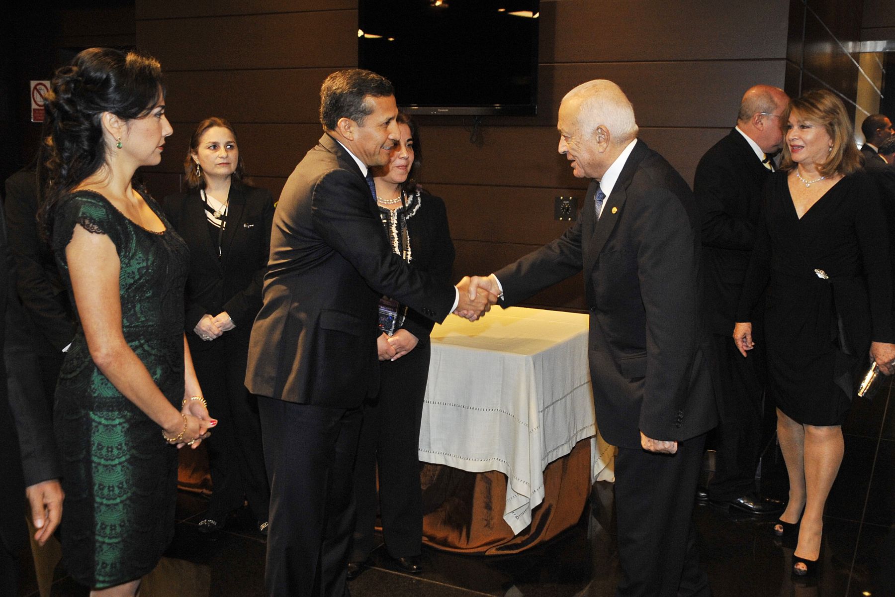 El Presidente de la República, Ollanta Humala Tasso, encabezó la actividad cultural ofrecida en el Gran Teatro Nacional a los Jefes de Estado, Jefes de Delegaciones y Ministros de Relaciones Exteriores e invitados que participan de la III Cumbre ASPA.
Foto: Andina/Prensa Presidencia
