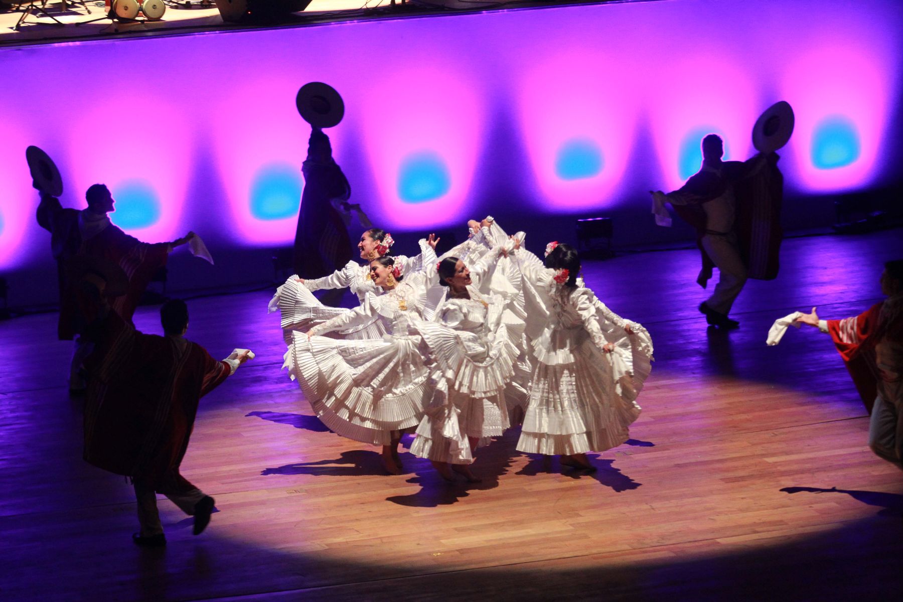 LIMA, PERU - OCTUBRE 01. Presidente de la República, Ollanta Humala, encabezó actividad cultural ofrecida en el Gran Teatro Nacional a los Jefes de Estado, Jefes de Delegaciones y Ministros de Relaciones Exteriores e invitados que participan de la III Cumbre ASPA..Foto: ANDINA/Prensa Presidencia