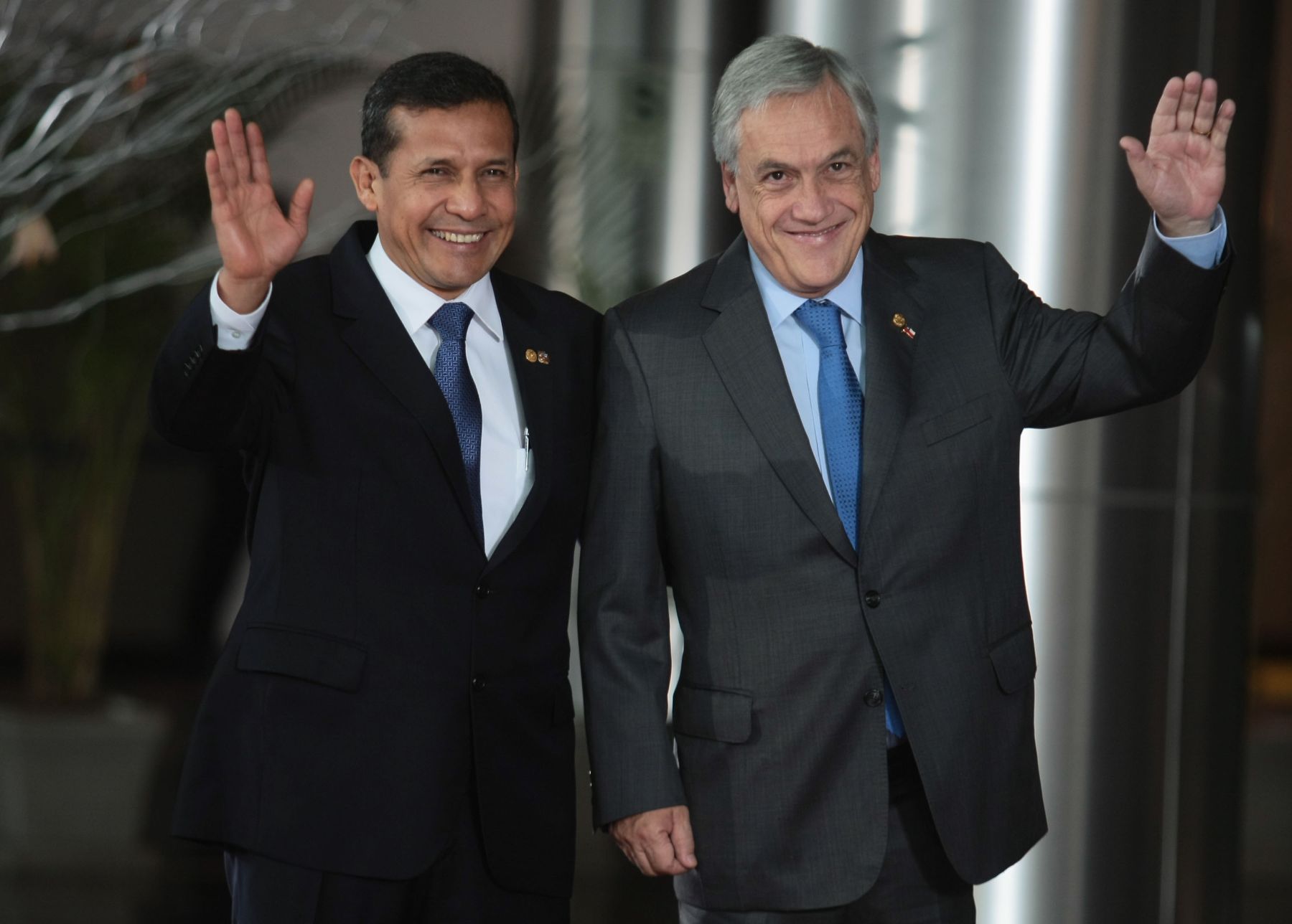 LIMA, PERU - OCTUBRE 02. El Presidente de Perú, Ollanta Humala, intercambio un cordial saludo con su homólogo chileno, Sebastián Piñera, antes del inicio de la reunión Cumbre de Jefes de Estado y de Gobierno de ASPA.

Foto: ANDINA/Juan Carlos Guzmán Negrini.