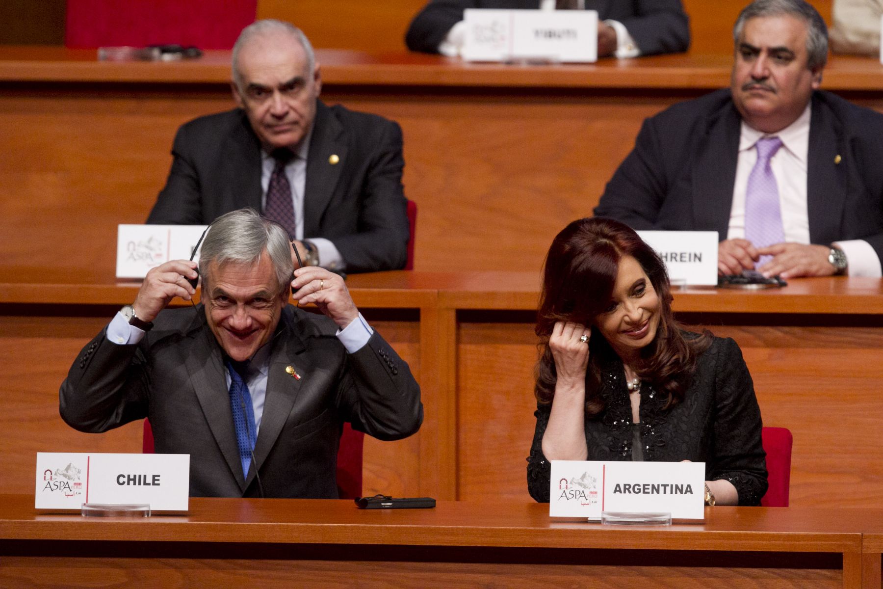 LIMA, PERU - OCTUBRE 02. Presidente de Chile Sebastian Piñera y la Presidente de Argentina Cristina Fernandez durante la inauguracion de la III Cumbre de Jefes de Estado de America del Sur y Paises Arabes ASPA. Foto: ANDINA / MArco del Rio