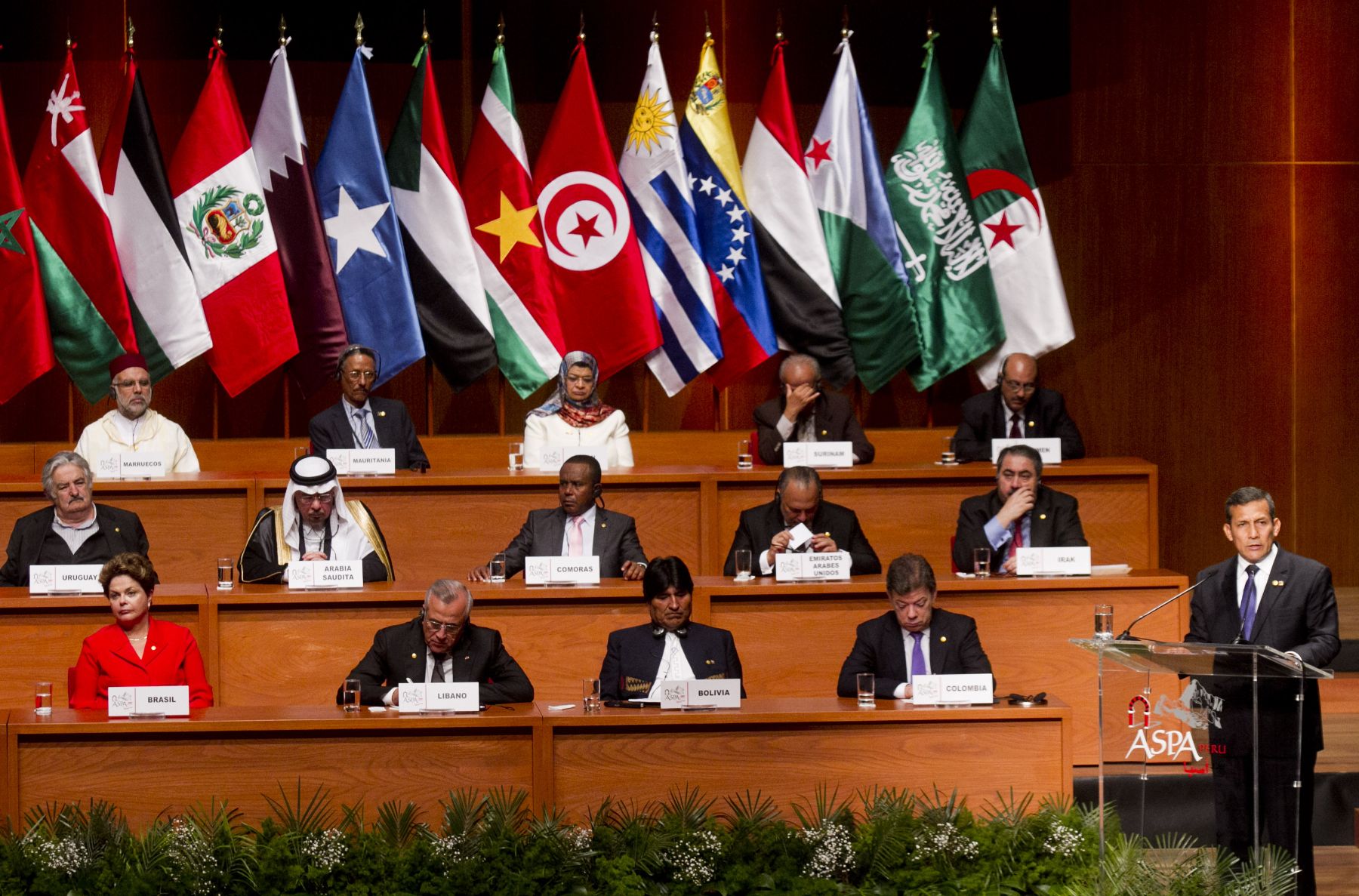 LIMA, PERU - OCTUBRE 02. Presidente del Peru Ollanta Humala durante la inauguracion de la III Cumbre de Jefes de Estado de America del Sur y Paises Arabes ASPA. Foto: ANDINA / MArco del Rio