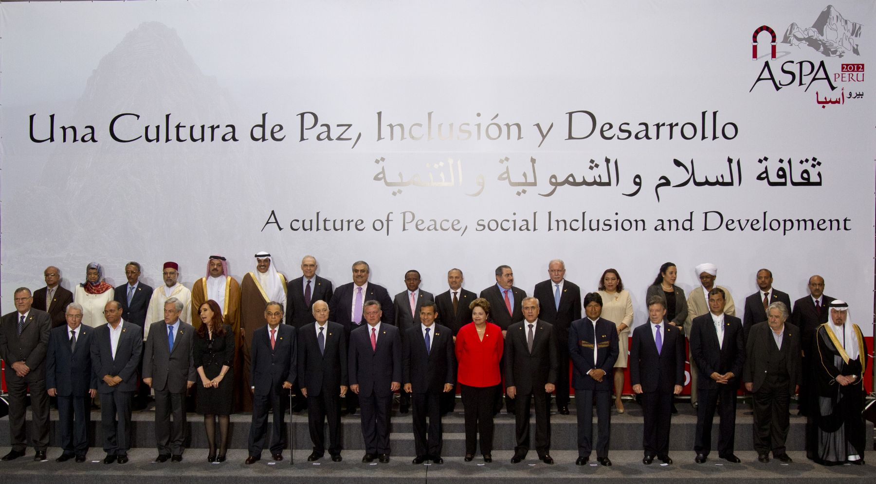 Fotografía Oficial de la III Cumbre de Jefes de Estado y de Gobierno de América del Sur y Países Arábes (ASPA). Foto: ANDINA / Marco del Rio.