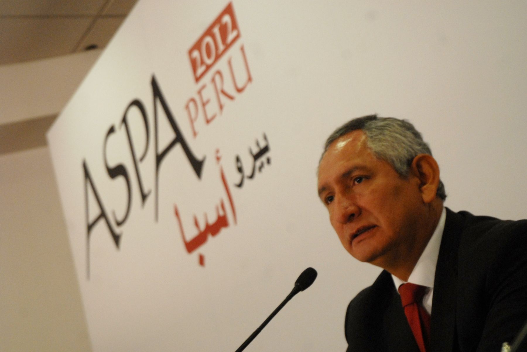 Ministro de Vivienda, Construcción y Saneamiento, René Cornejo,