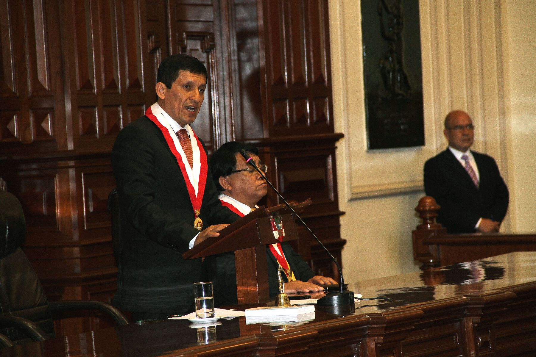 Presidente del Congreso, Víctor Isla, durante homenaje a ex mandatario Fernando Belaunde Terry.