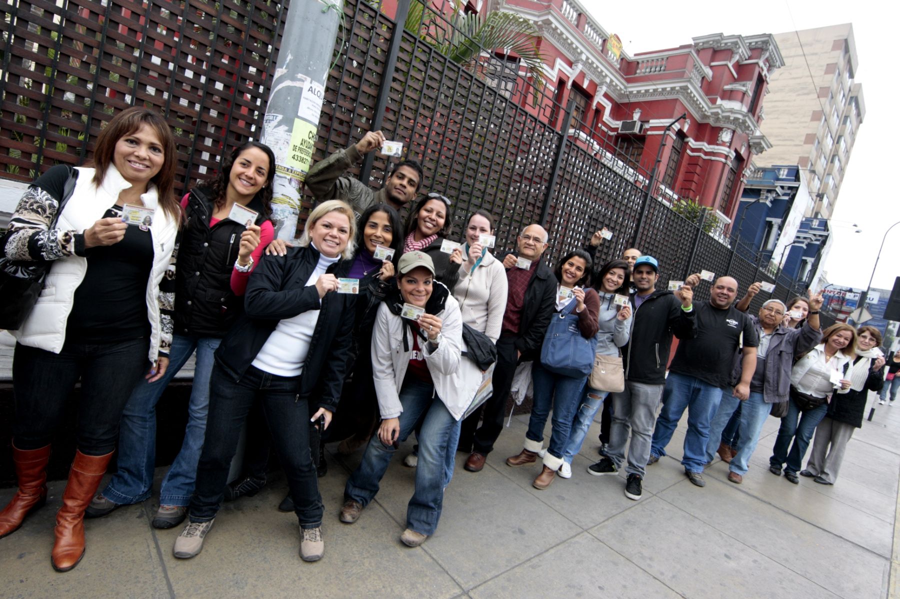 Venezolanos residentes en Perú, votan en las eleciones generales en la embajada de Venezuela.Foto: ANDINA/Carlos Lezama.