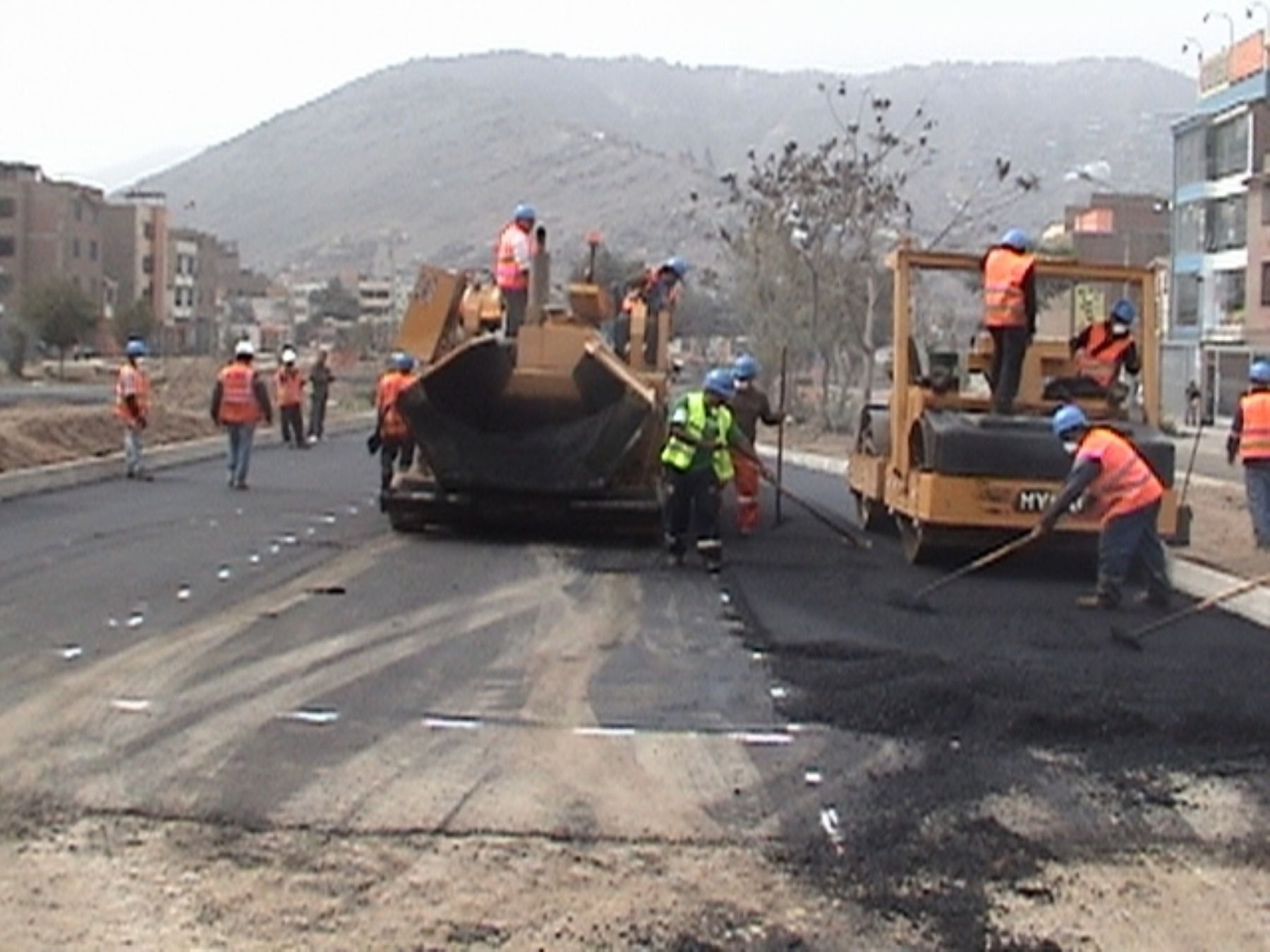 Los trabajos que se ejecutarán en la región San Martín contemplan el asfaltado de 170 kilómetros de carretera. ANDINA/Archivo