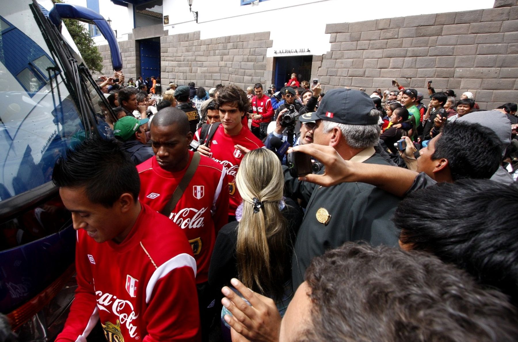 CUSCO, PERÚ-OCTUBRE 11. La selección peruana de fútbol fue despedida hoy en Cusco bajo un ambiente de alegría. Foto: ANDINA/Percy Hurtado.