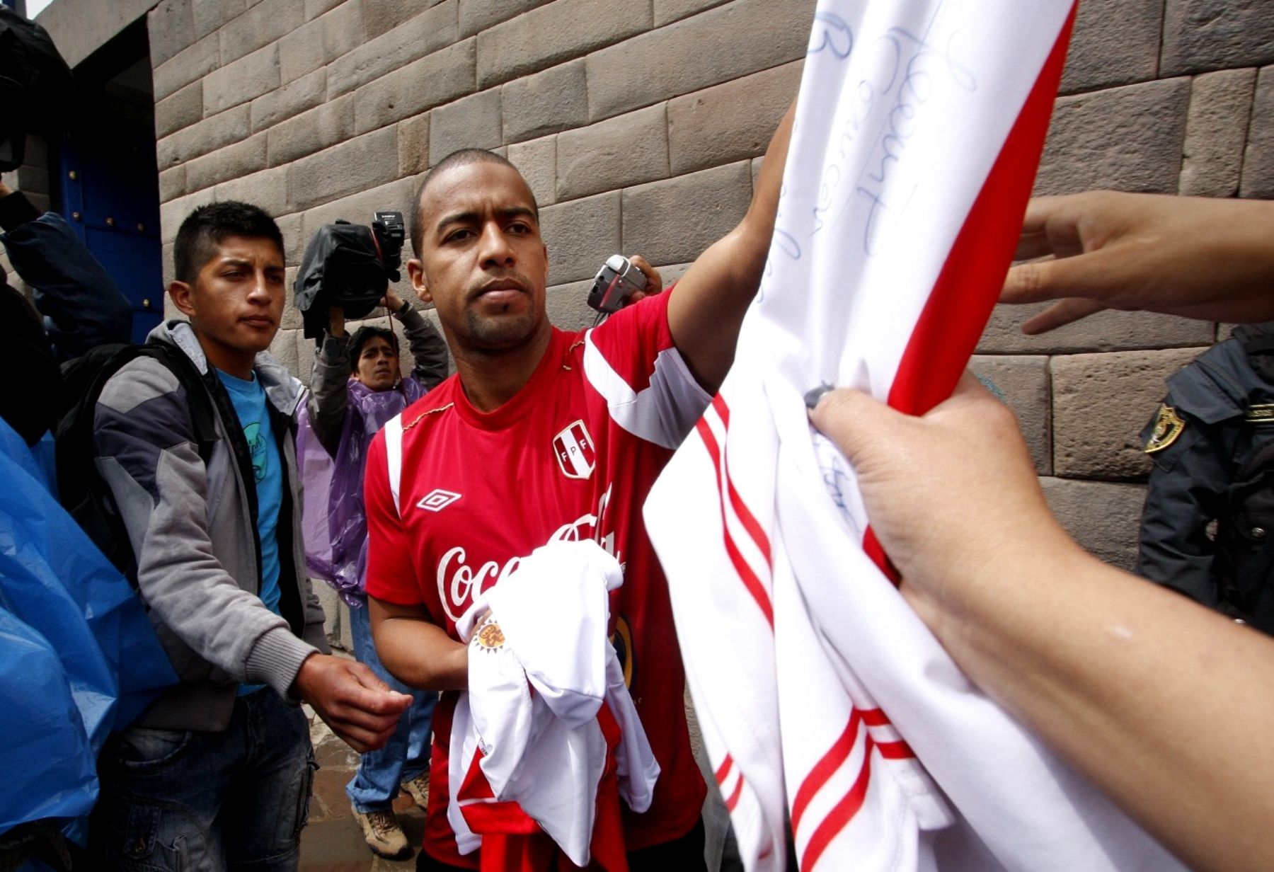 CUSCO, PERÚ-OCTUBRE 11. Edson Uribe a su salida del hotel de Cusco para enrumbar a Bolivia. Foto: ANDINA/Percy Hurtado.