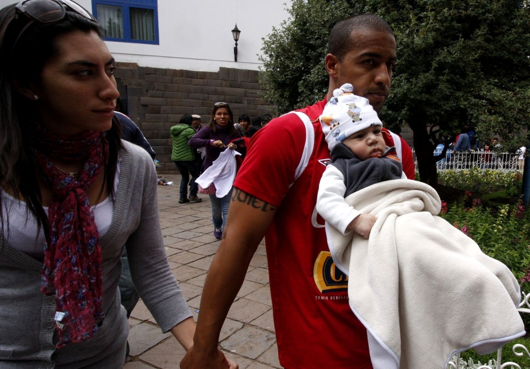 CUSCO, PERÚ-OCTUBRE 11. Edson Uribe junto a su familia, momentos antes de partir a Bolivia. Foto: ANDINA/Percy Hurtado.