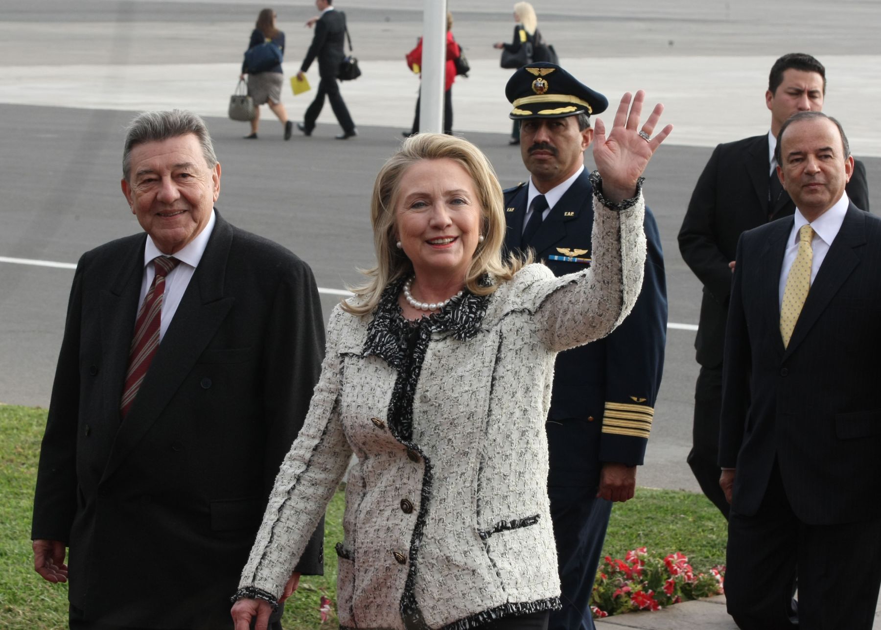 LIMA PERU 15 OCTUBRE La secretaria de Estado de Estados Unidos, Hillary Clinton, llegó a Lima en una visita oficial de dos días durante la cual se reunirá hoy con el presidente de Perú, Ollanta Humala, y participará mañana en la Semana de la Inclusión Social.Foto: ANDINA/Vidal Tarqui