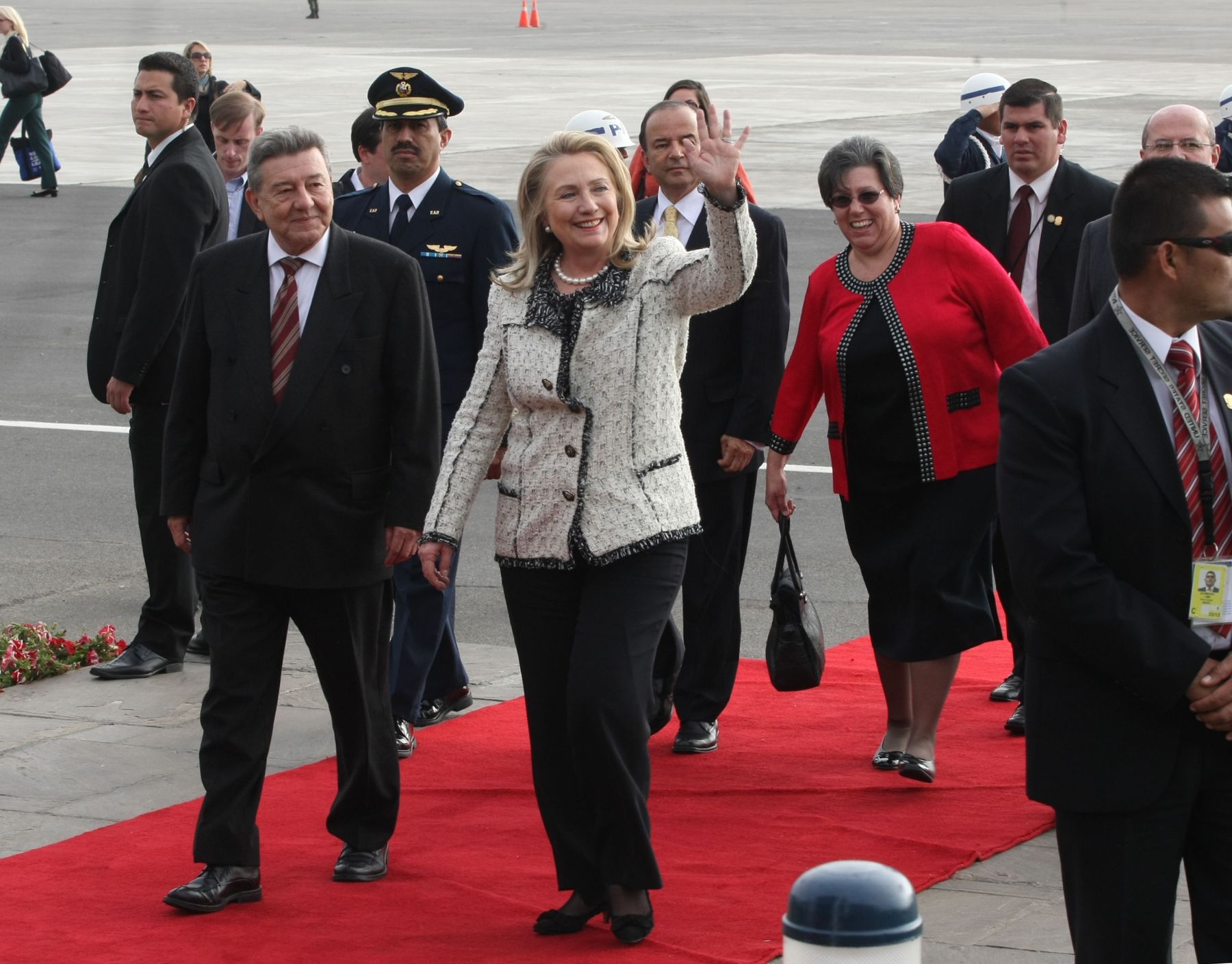 LIMA PERU 15 OCTUBRE La secretaria de Estado de Estados Unidos, Hillary Clinton, llegó a Lima en una visita oficial de dos días durante la cual se reunirá hoy con el presidente de Perú, Ollanta Humala, y participará mañana en la Semana de la Inclusión Social.Foto: ANDINA/Vidal Tarqui