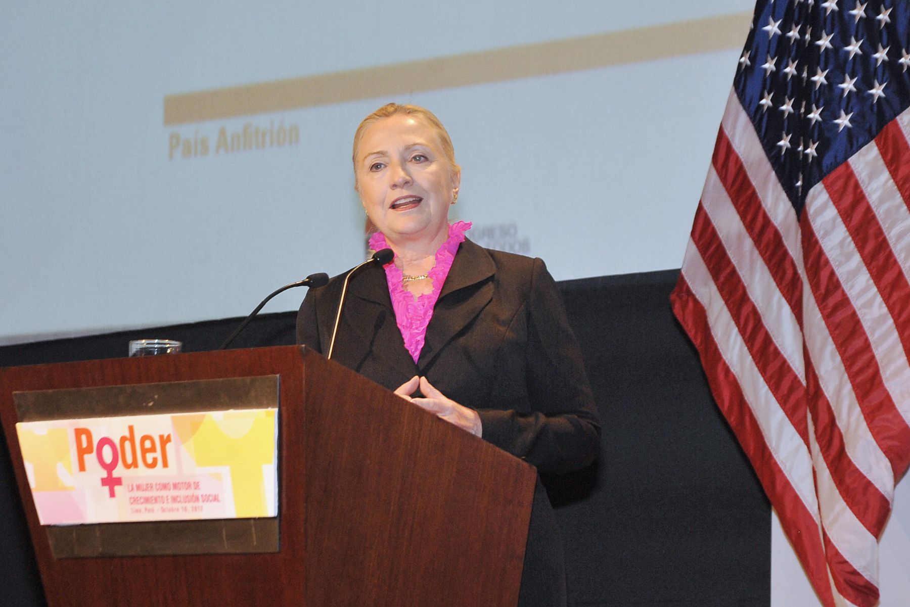 LIMA, PERU - OCTUBRE 16. Secretaria de Estado de Los Estados Unidos Hillary Clinton durante  Conferencia La Mujer como motor de crecimiento e inclusion social.Foto: ANDINA/Prensa Presidencia