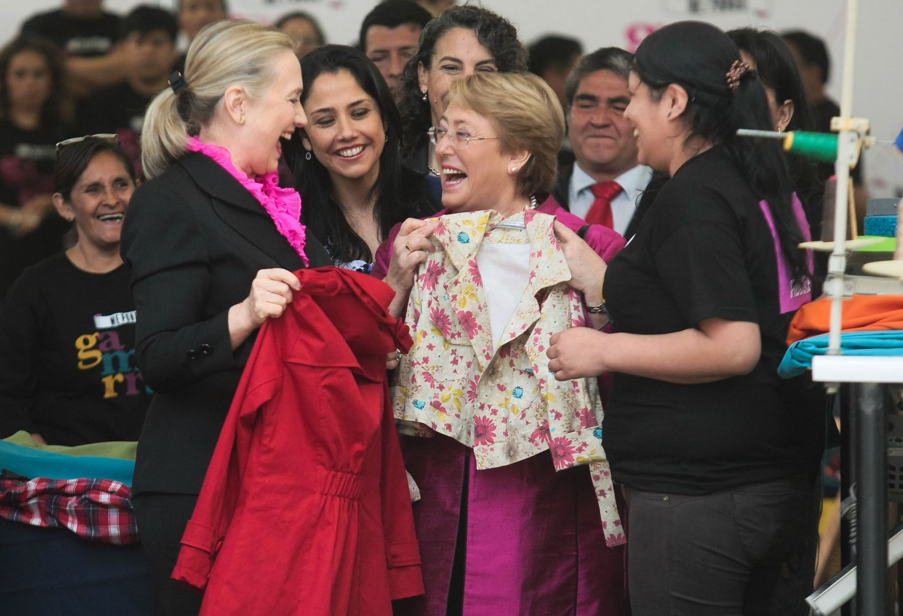 Clinton, Bachelet and Heredia in Gamarra. Photo: ANDINA/Juan Carlos Guzmán Negrini.
