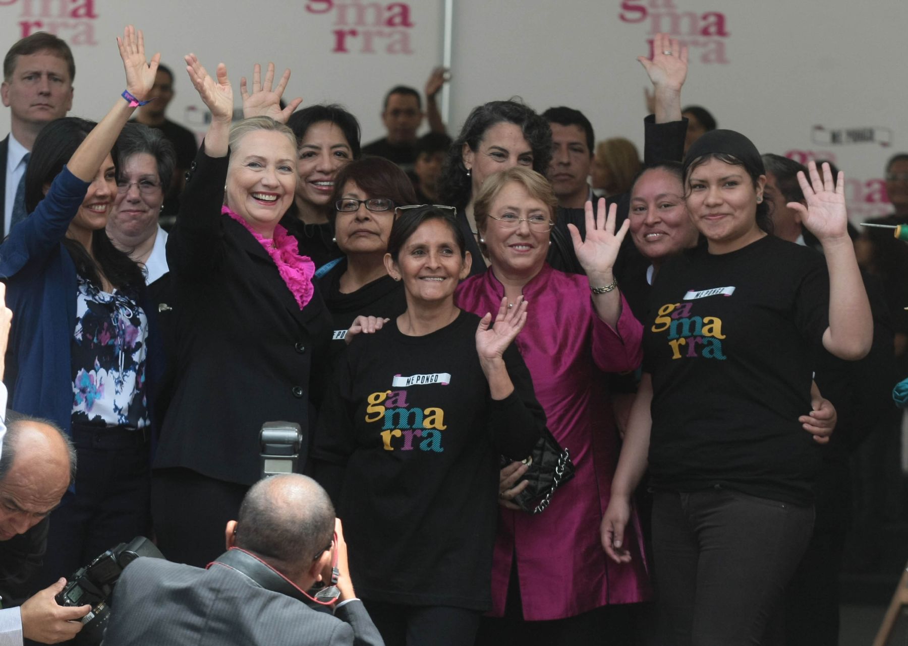 LIMA, PERU - OCTUBRE 16. La Primera Dama Nadine Heredia, la Secretaria de Estado de los Estados Unidos Hillary Clinton y la Directora Ejecutiva ONU Mujeres Michelle Bachelet visitaron el centro comercial Gamarra.Foto: ANDINA/Juan Carlos Guzmán Negrini.