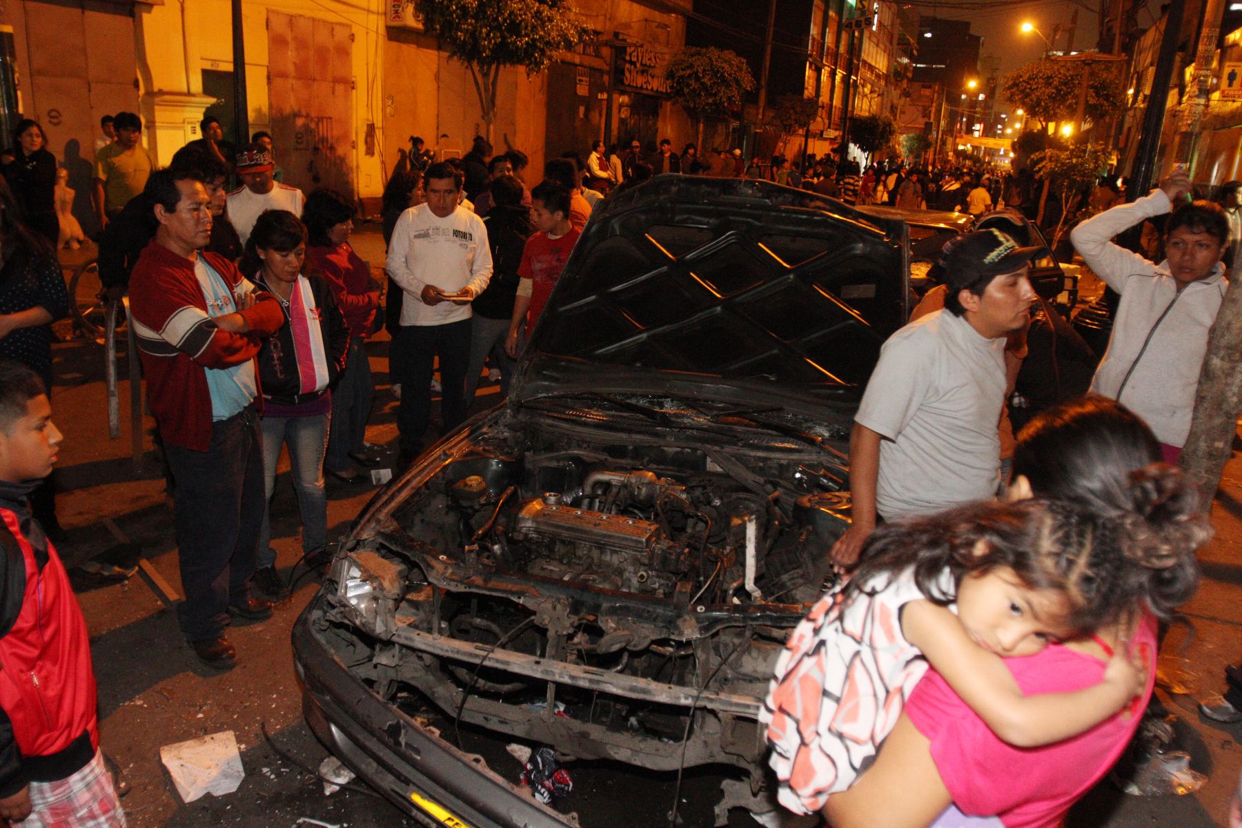 LIMA, PERU - OCTUBRE 25. Actos vandálicos en Gamarra de delincuentes que antes se enfrentaron a la Policía en La Parada, distrito limeño de La Victoria. Foto: ANDINA/Marco del Río