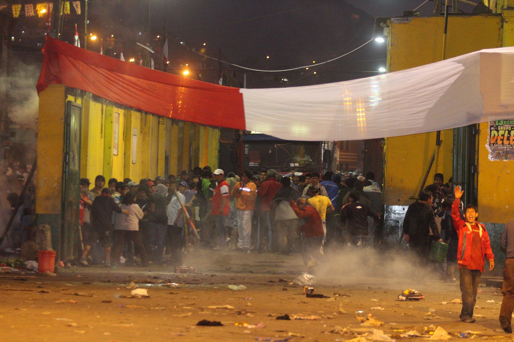 LIMA, PERU - OCTUBRE 25. Actos vandálicos en Gamarra de delincuentes que antes se enfrentaron a la Policía en La Parada, distrito limeño de La Victoria. Foto: ANDINA/Marco del Río
