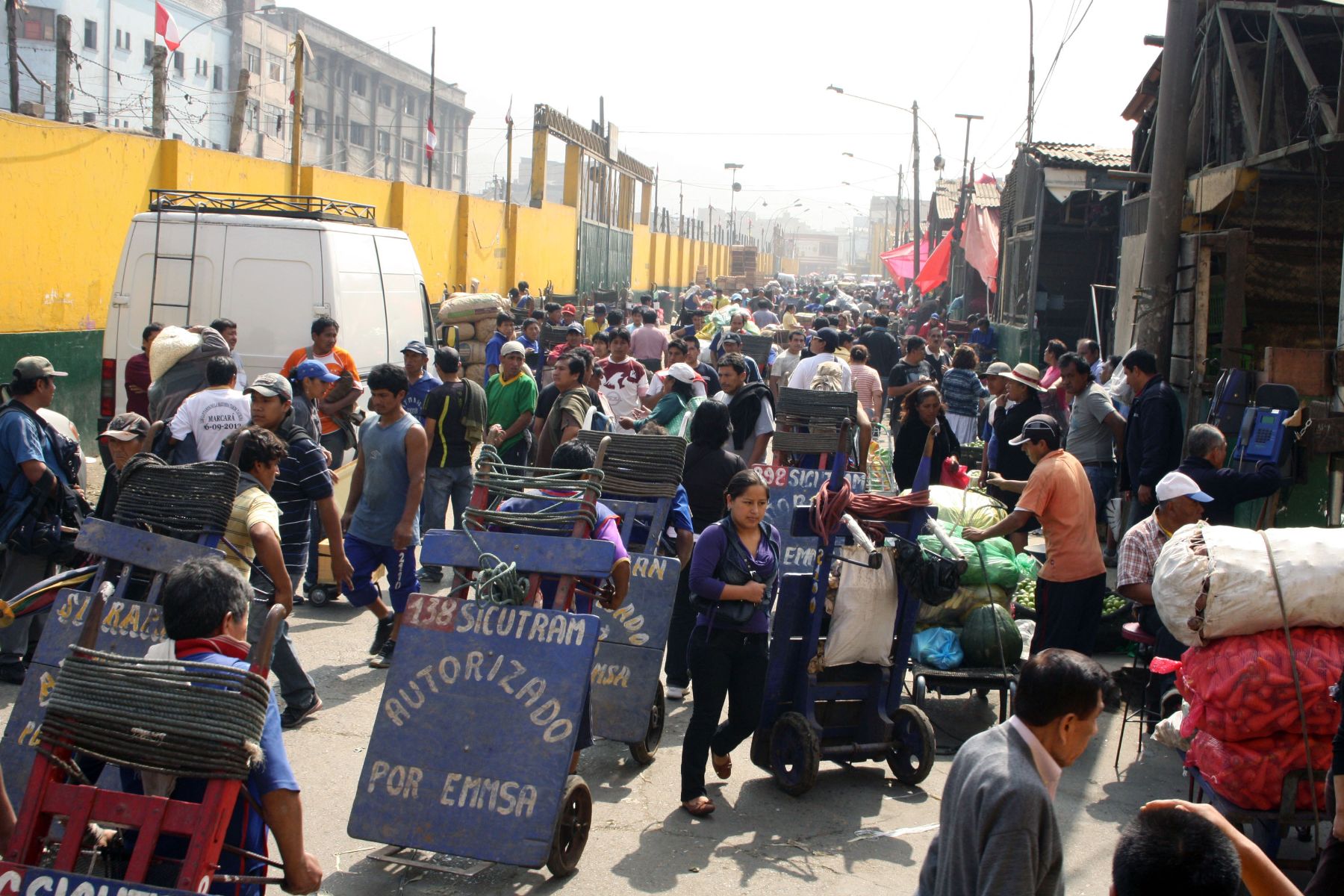 LIMA, PERU - OCTUBRE 26.  La Policía  Nacional  restableció la   seguridad  en La Parada, en el distrito limeño de La Victoria. Foto: ANDINA/Juan Carlos Chávez
