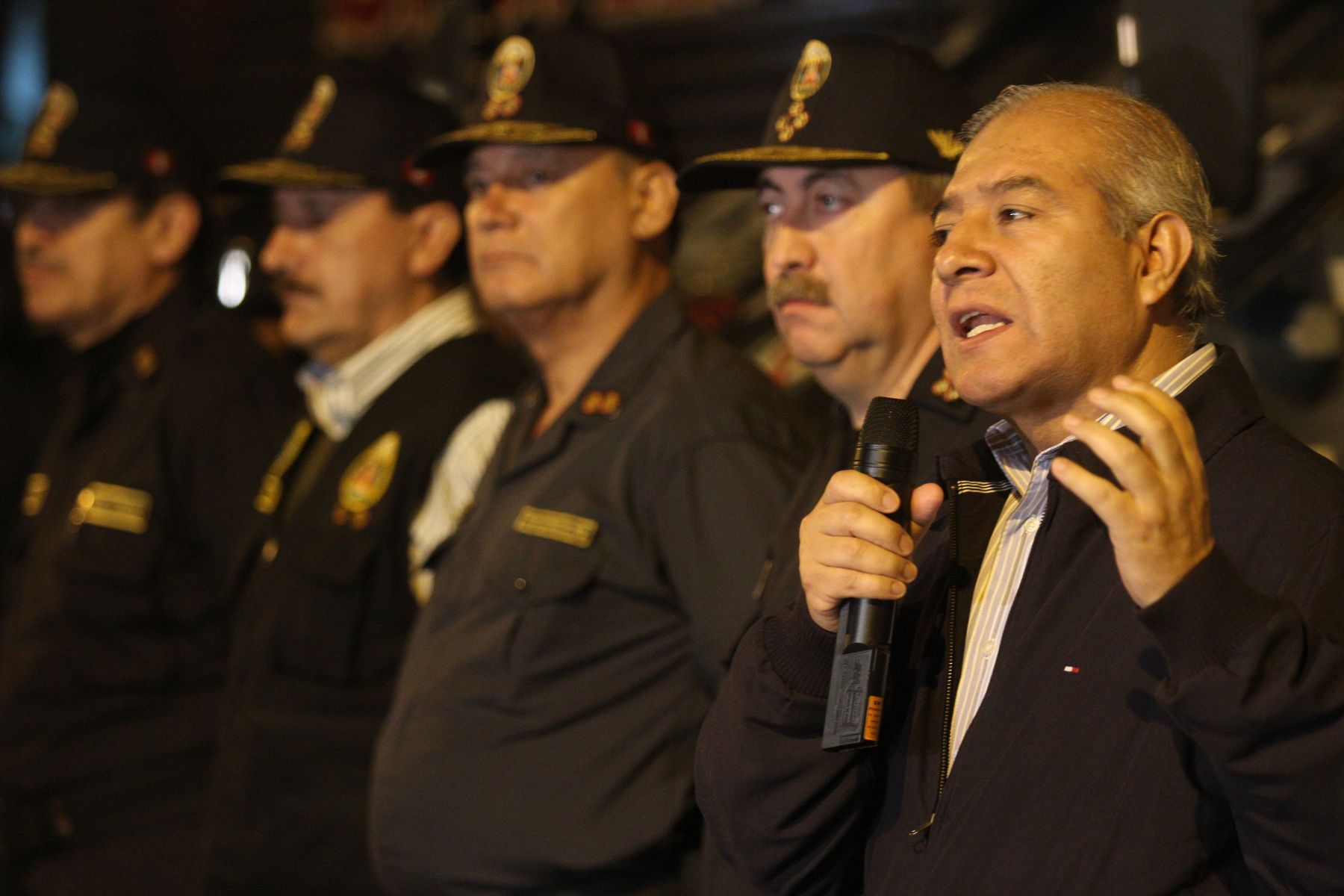 Ministro del Interior, Wilfredo Pedraza, en conferencia de prensa por operación policial en mercado de La Parada. Foto: ANDINA/Marco del Río.