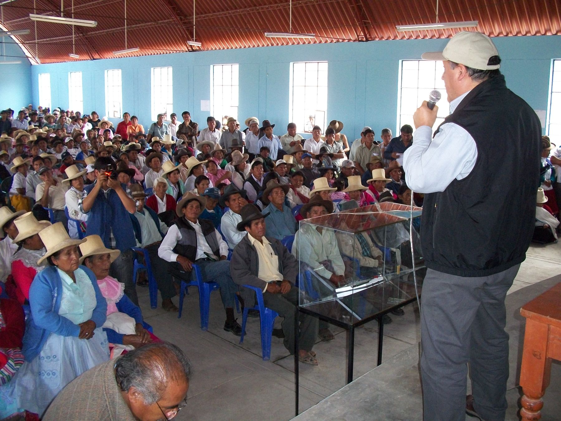 Mesa de diálogo de la laguna Parón (Áncash) contó con la participación de más de 1,000 pobladores de la comunidad campesina Cruz de Mayo. Foto: ANA.