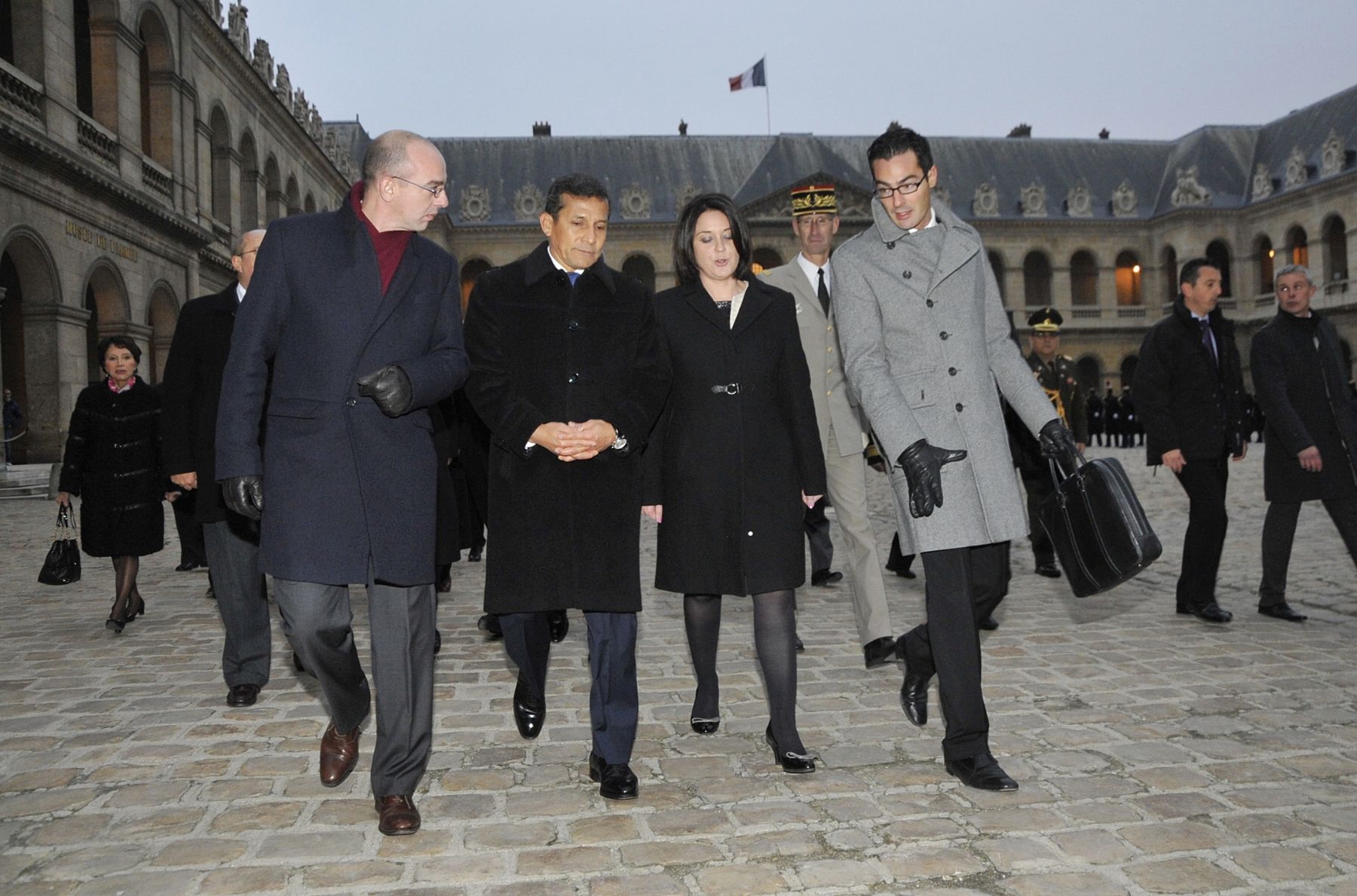 FRANCIA,PARIS-NOVIEMBRE 14. 
El Presidente Ollanta Humala fue recibido con honores militares a su llegada a Francia. En una breve ceremonia, realizada en el patio del Palacio Nacional de los Inválidos, el jefe de Estado inició sus actividades en París; y pasó revista a las tropas. Foto: ANDINA/Prensa Presidencia