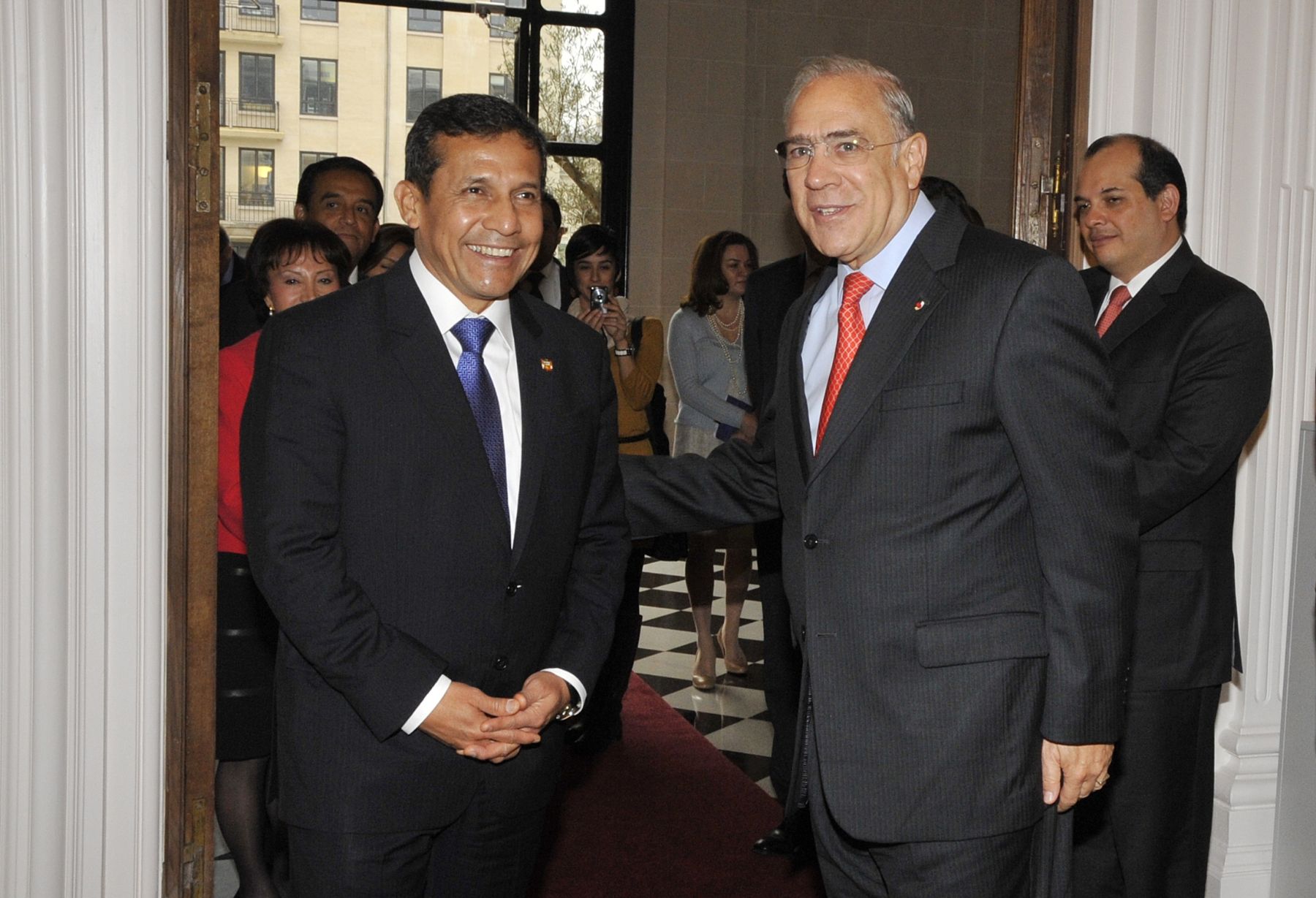 PARIS,FRANCIA-NOVIEMBRE 15. El Presidente de la República, Ollanta Humala Tasso, inició hoy el segundo día de sus actividades en Francia sosteniendo una importante reunión con integrantes de la principal asociación de empresas francesas: el MEDEF Internacional.Foto:ANDINA/Prensa Presidencia